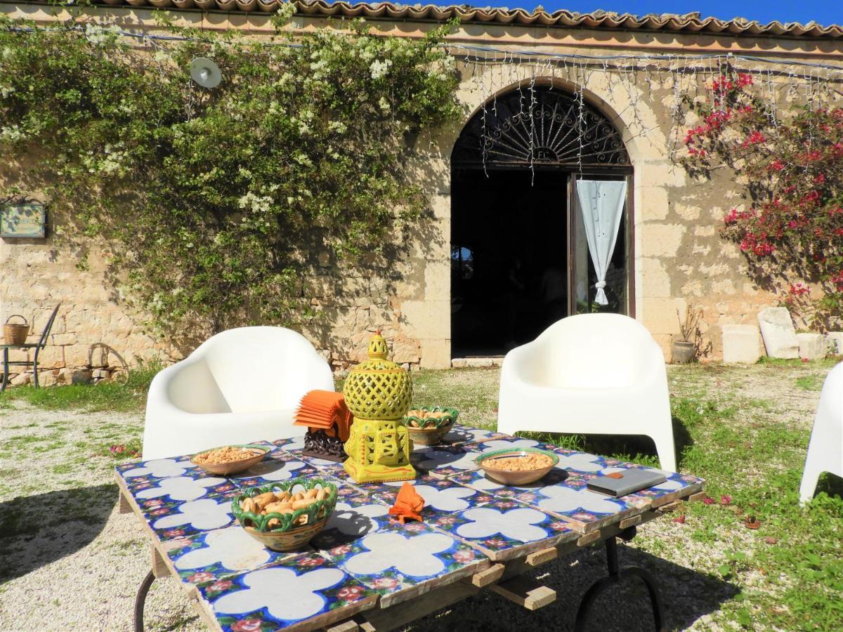 Il Baglio Di Kharrub Rural Guest House Pozzallo Exterior photo